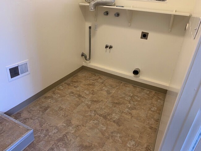 Building Photo - Nice Home in Fantastic Moraga Neighborhood!