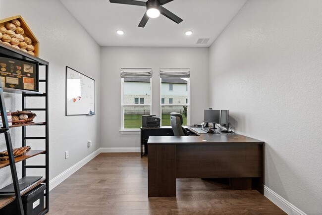 Building Photo - 209 Northcrest Dr