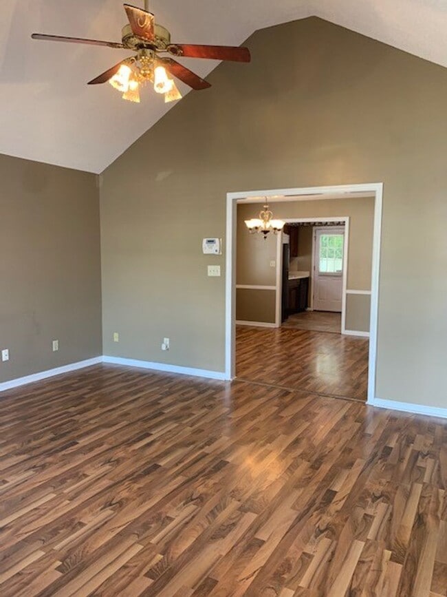 Building Photo - 3BD/2B in Remerton