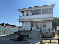 Building Photo - 10 Knight St