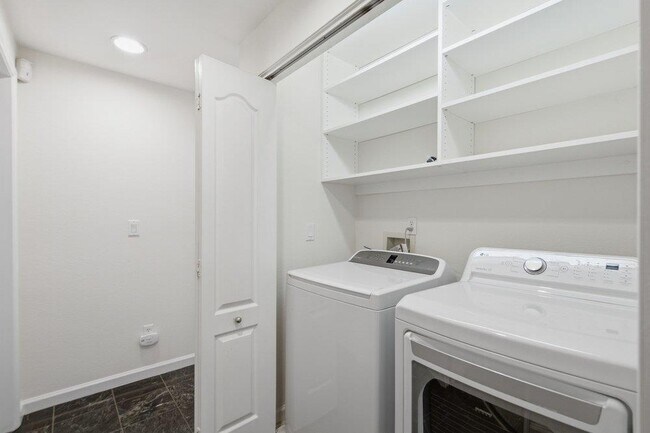 Building Photo - 880 Meridian Bay Ln