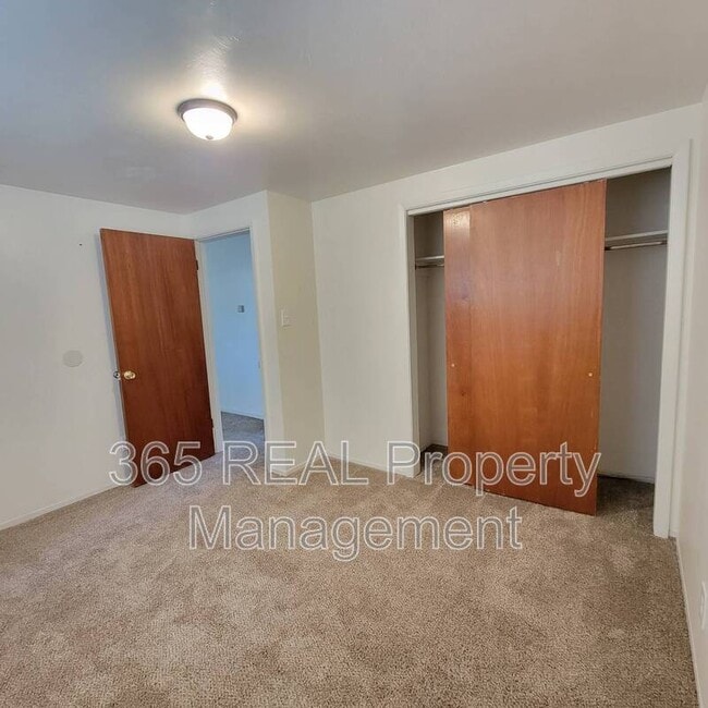 Building Photo - 2442 W 11th St
