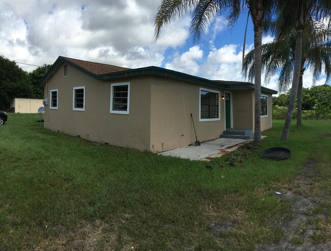 Building Photo - 3302 Meadow Ln