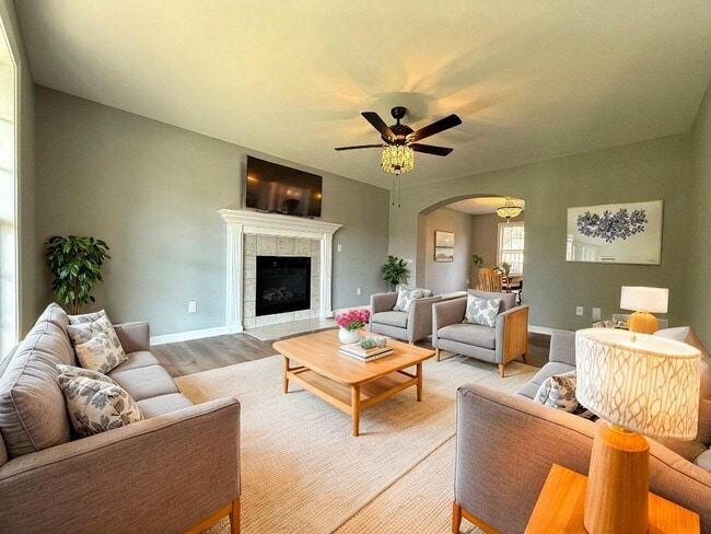 Building Photo - 9465 Santa Clara Cir