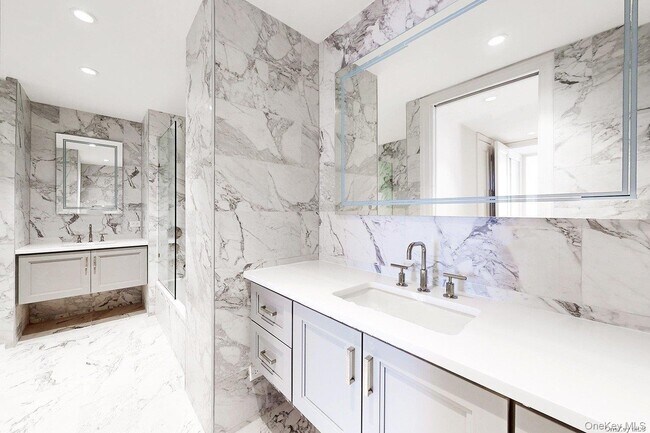 Building Photo - 641 5th Ave