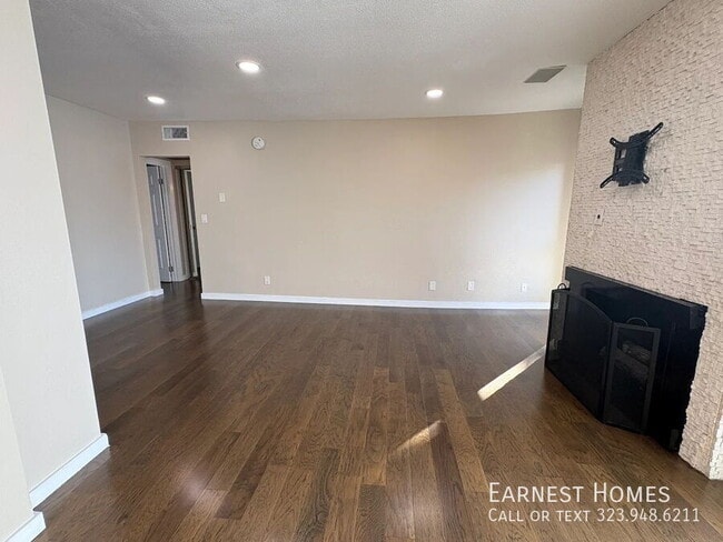 Building Photo - 141 S Clark Dr