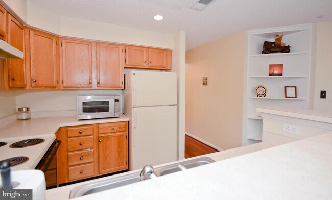 Building Photo - 7013C Birkenhead Pl