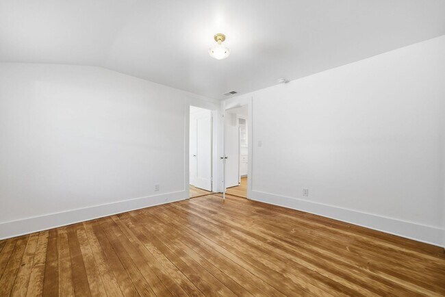 Building Photo - Remodeled Craftsman Single Family Home in Old Town Orange