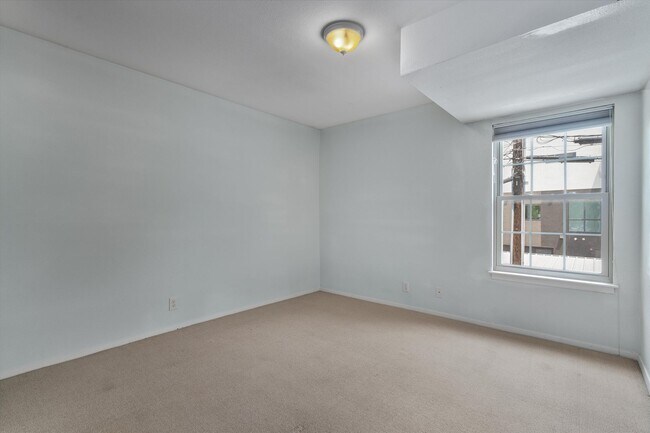 Building Photo - Prime 2 Bed 1 Bath in 78704 Near Downtown Austin