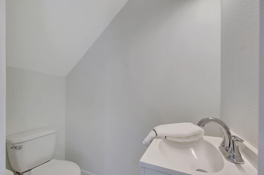 Building Photo - 3871 Patio Ct