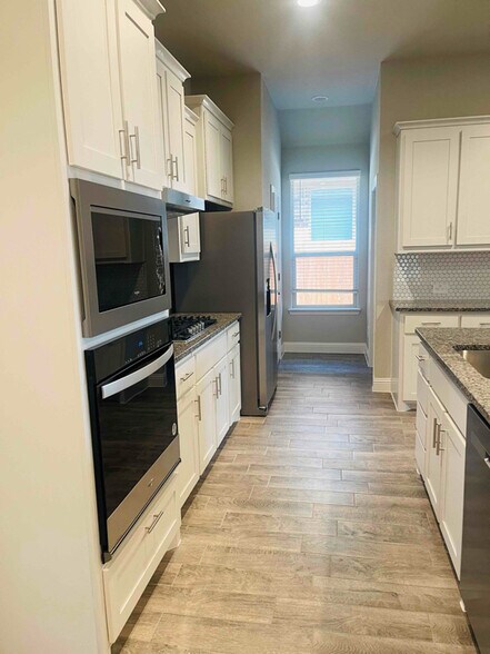 Building Photo - 4740 Dewy Rose Ln