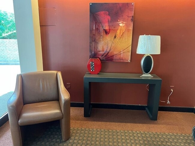 Building Photo - 522 21st St NW