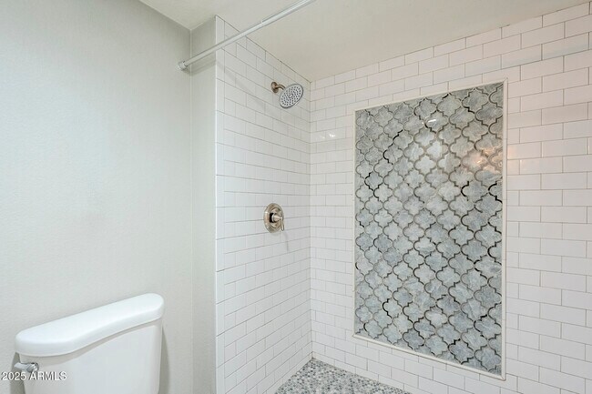 Building Photo - 4303 E Cactus Rd