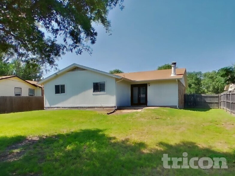 Building Photo - 824 Hollow Creek Rd