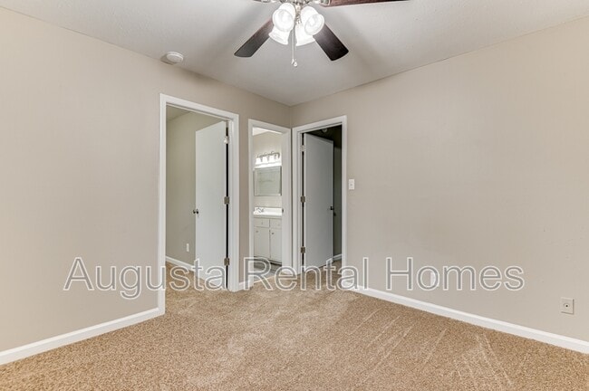 Building Photo - 325B Verdery Dr