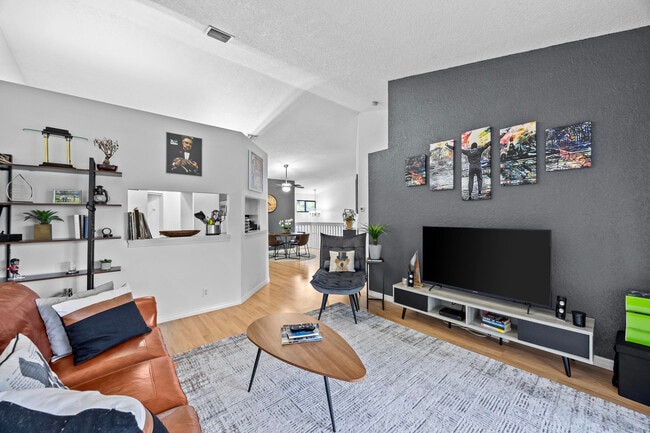 Building Photo - 15 Vía De Casas Sur