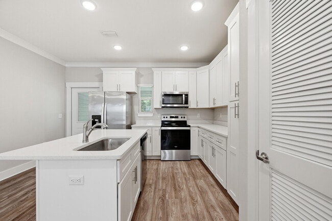 Building Photo - 246 N Sand Palm Rd