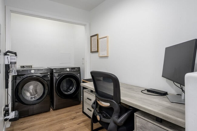 Building Photo - 5450 E Deer Valley Dr