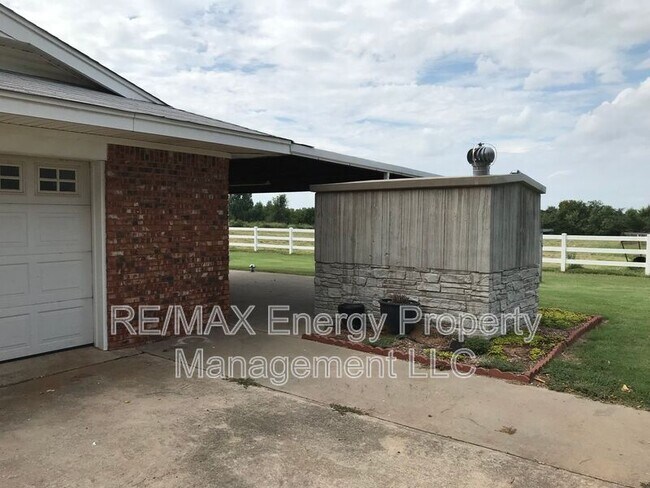 Building Photo - 4501 E Silver City Ridge