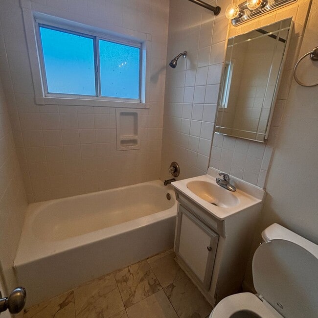 Building Photo - Bright 2 Bed / 1 Bath Home in Tempe – Avai...