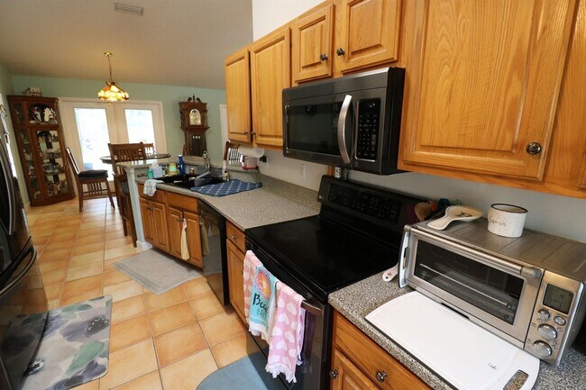 Building Photo - 909 Colonial Dr