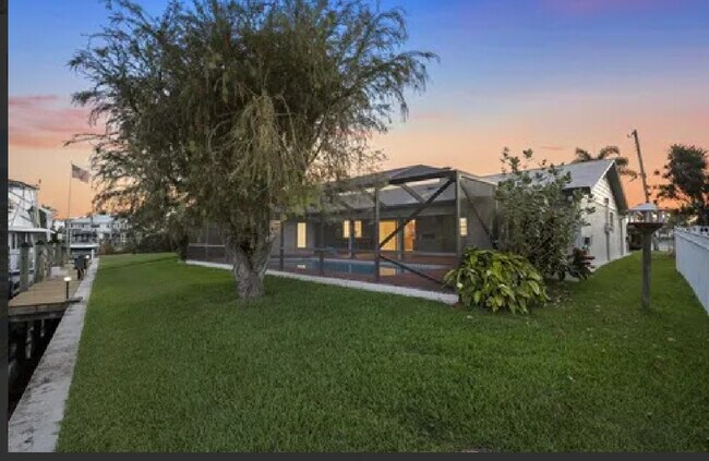 Building Photo - 1360 SW Albatross Way