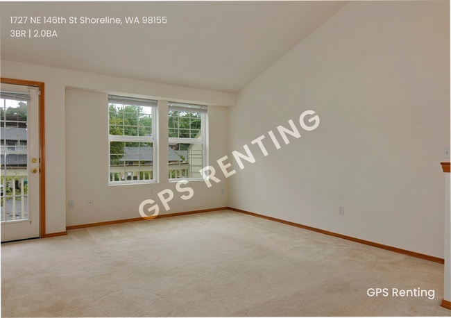 Building Photo - Shoreline Townhouse with great fenced yard