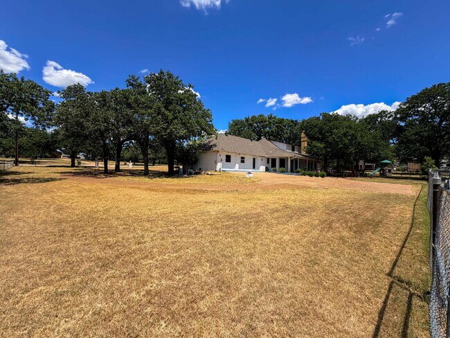 Building Photo - Beautiful 6 bed, 2 bath home in Burleson!