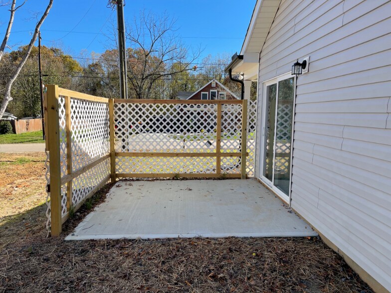 Building Photo - 710 Irene Ave