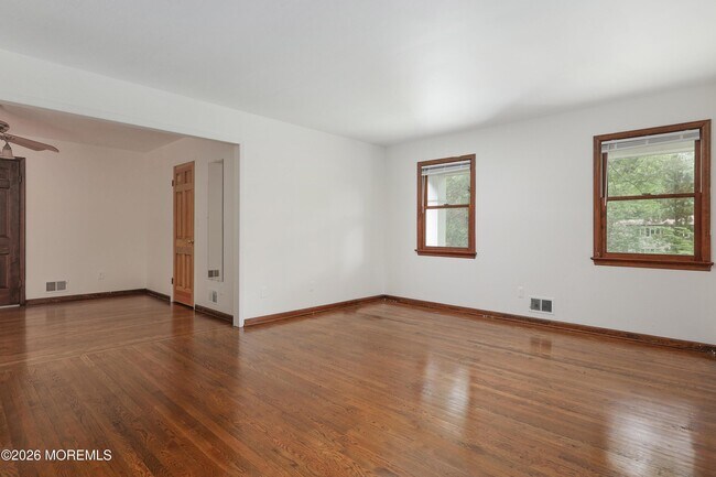Building Photo - 18 Seven Oaks Dr
