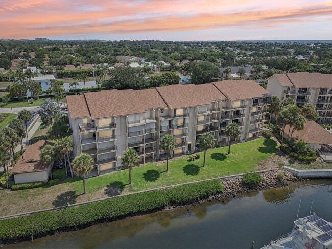 Building Photo - 1601 Marina Isle Way
