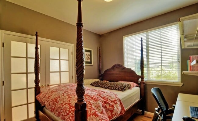Building Photo - An Elegant impeccably maintained home with...