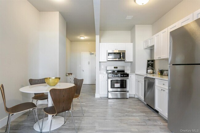 Building Photo - 70 Ashburton Ave