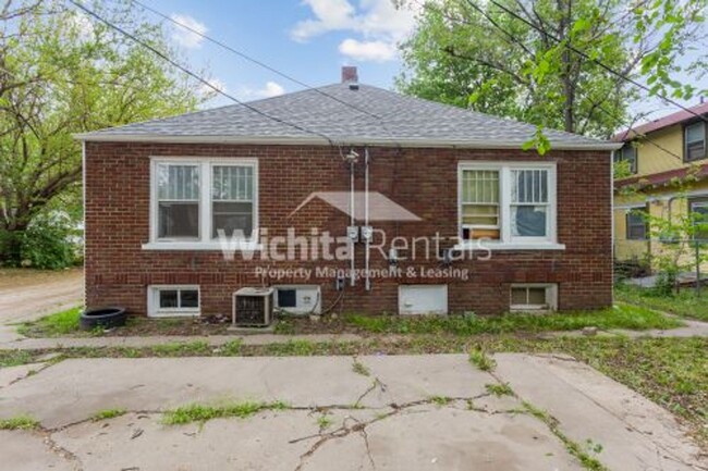 Building Photo - ***1/2 off first month's rent***