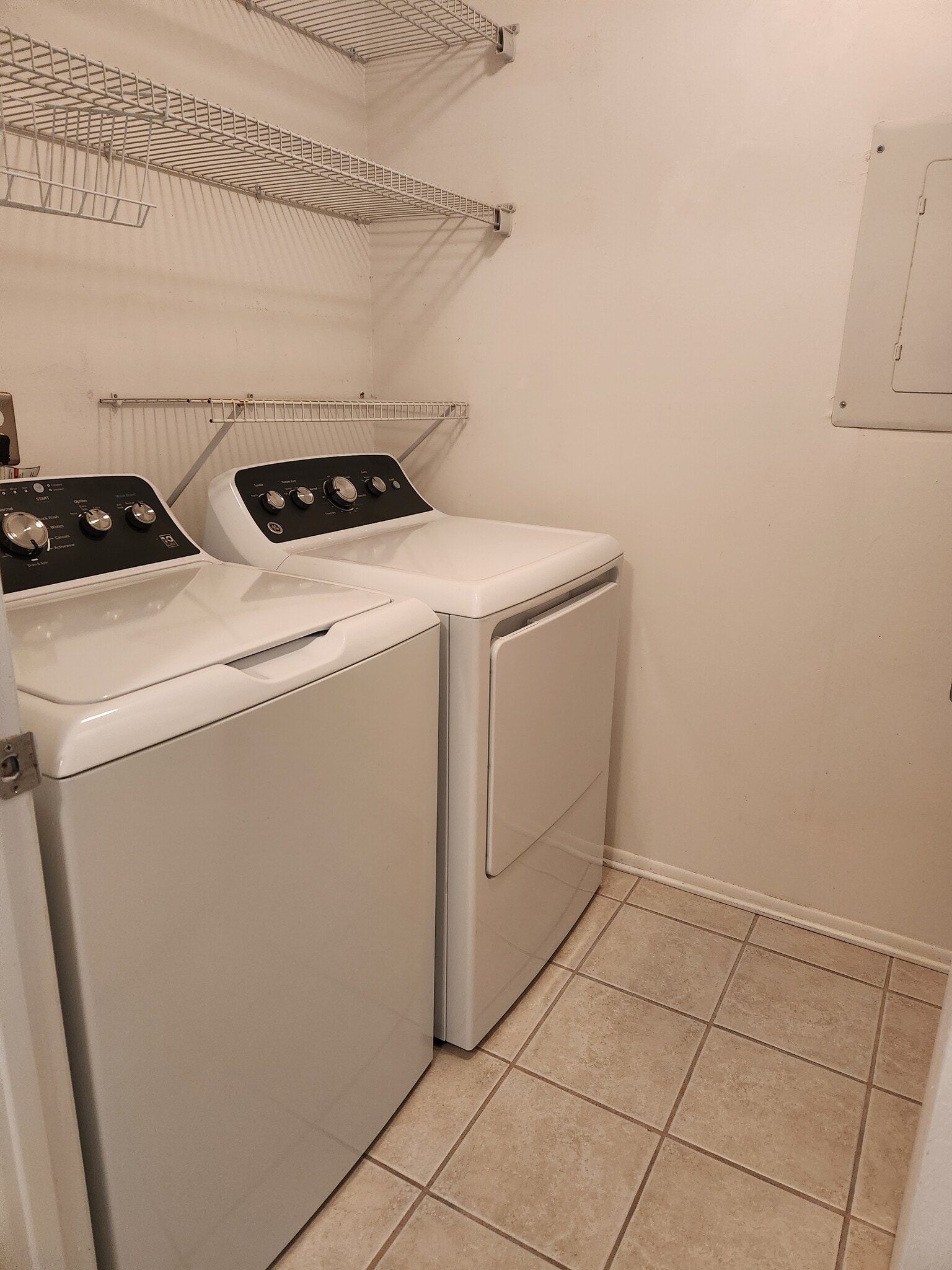Laundry Room - 608 Woodhollow Dr