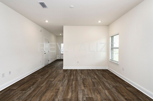 Building Photo - 13330 Shea Cir