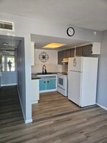 Building Photo - 312 Avanda Ct