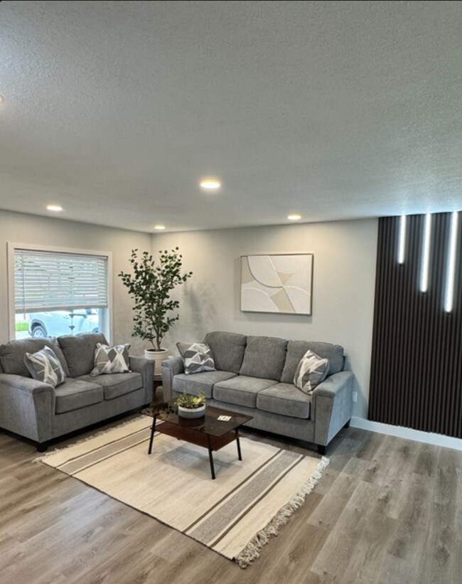Building Photo - House close to UCF & Valencia with 4 Bedrooms for Students!