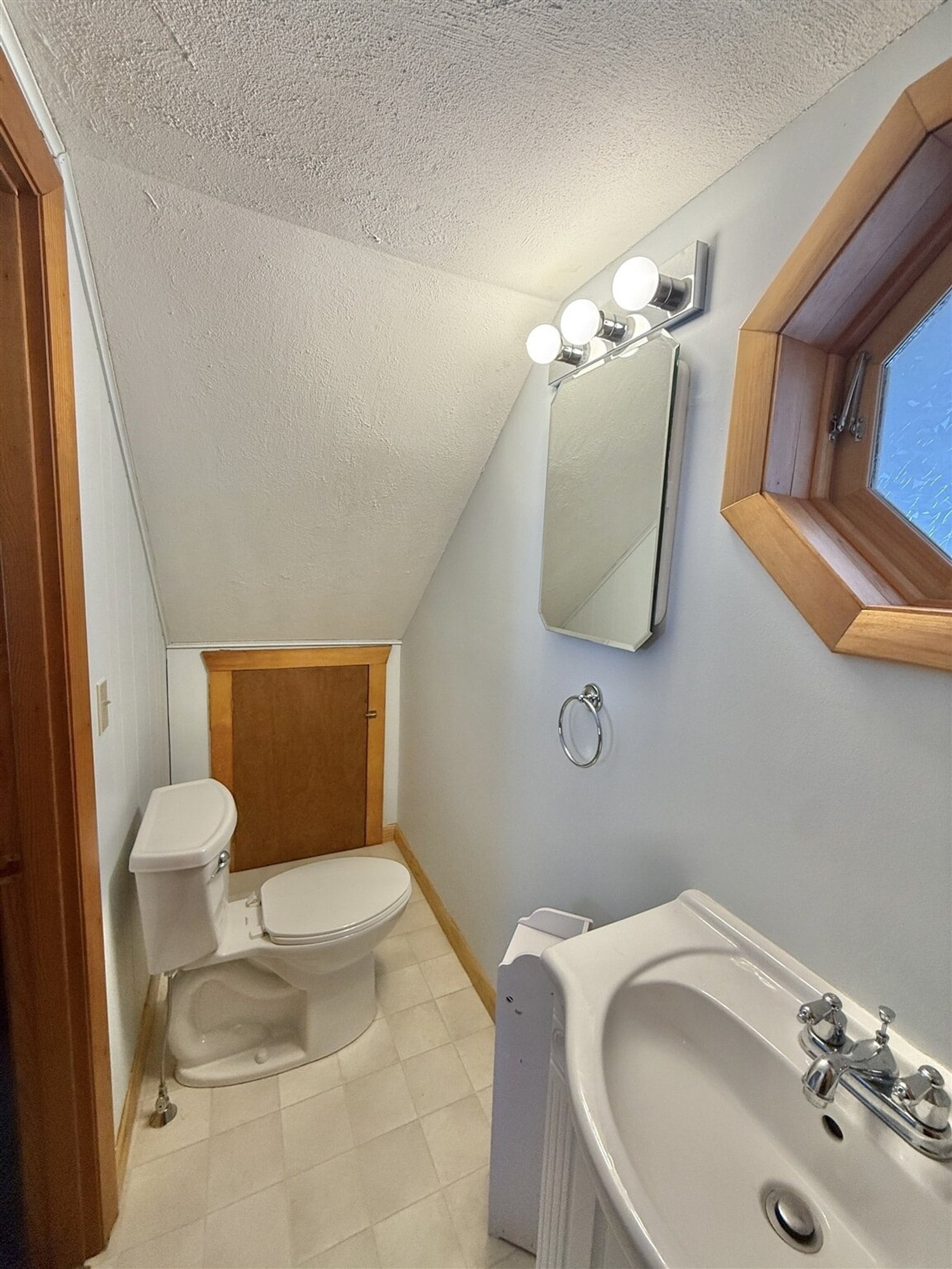 Building Photo - 35 Babes Ln