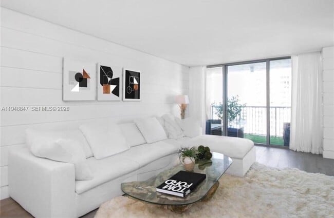 Building Photo - 2655 Collins Ave