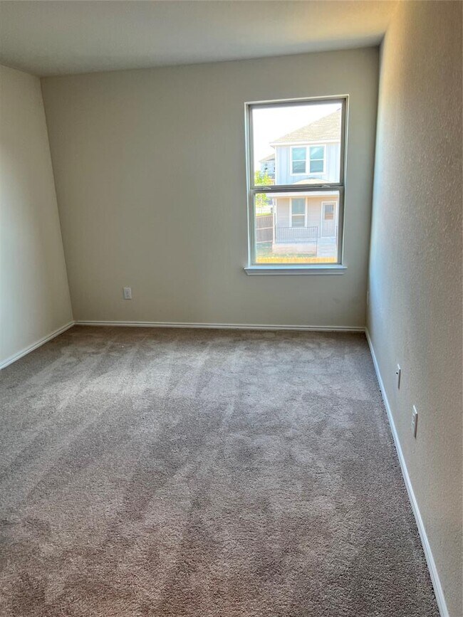 Building Photo - 404 Stone Water Ln