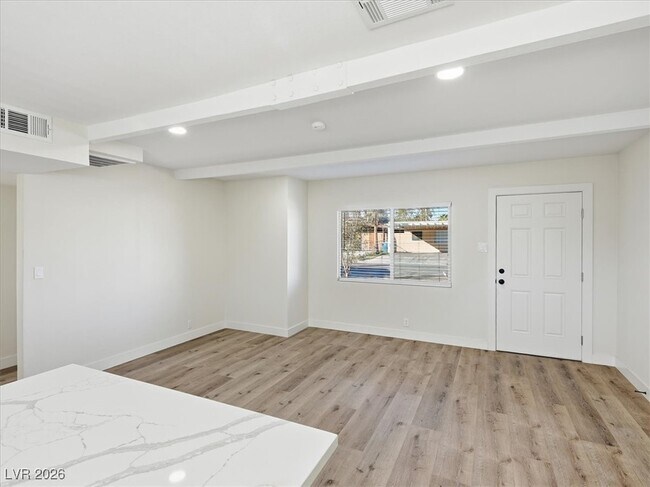 Building Photo - 604 Stanford St