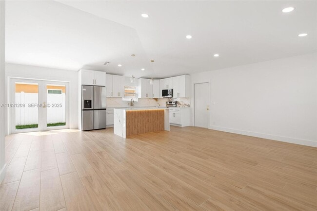 Building Photo - 102 SW 13th Ave