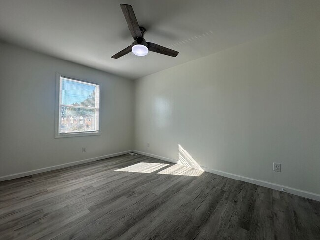 Building Photo - 320 Myrtlewood Cir