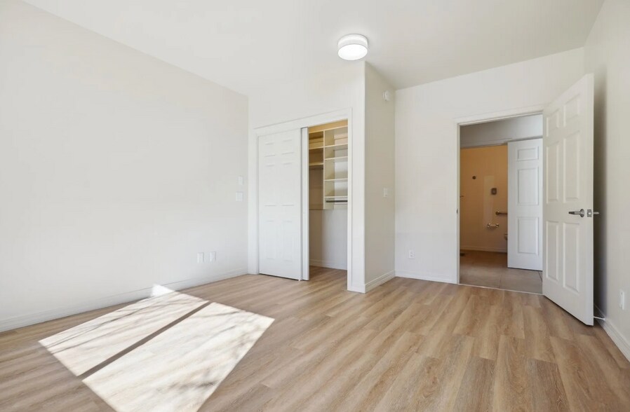 Bedroom 1 - 35 Sunshine Ct