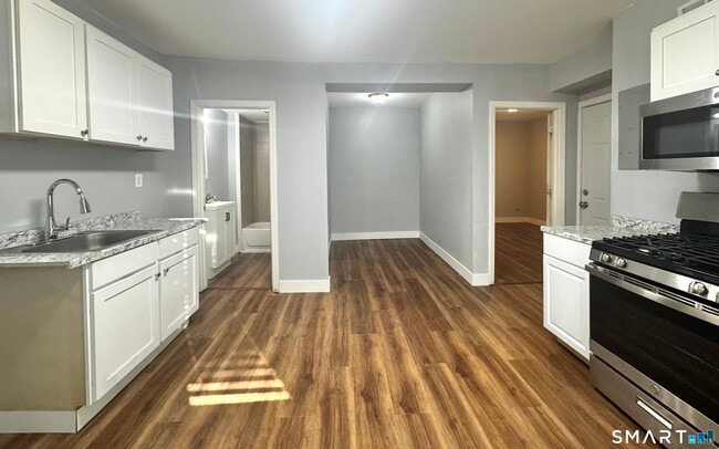 Building Photo - 6 Grove Ct