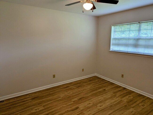 Building Photo - Charming 4/2 near River Ranch