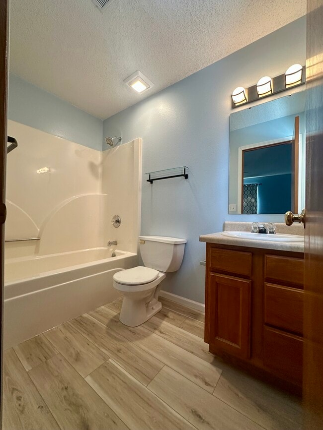 Building Photo - 2786 Irving Ave