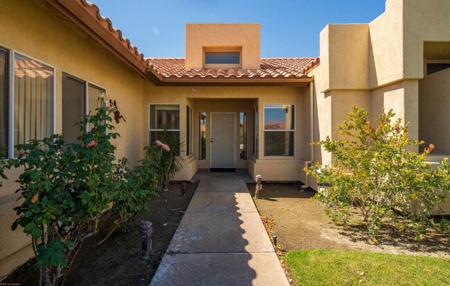 Building Photo - Spacious 3-Bedroom Retreat with 2.5 Baths in Palm Desert, Long-Term Rental (one year min), Save $...