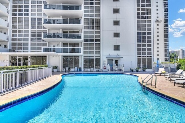 Building Photo - 2701 N Ocean Blvd